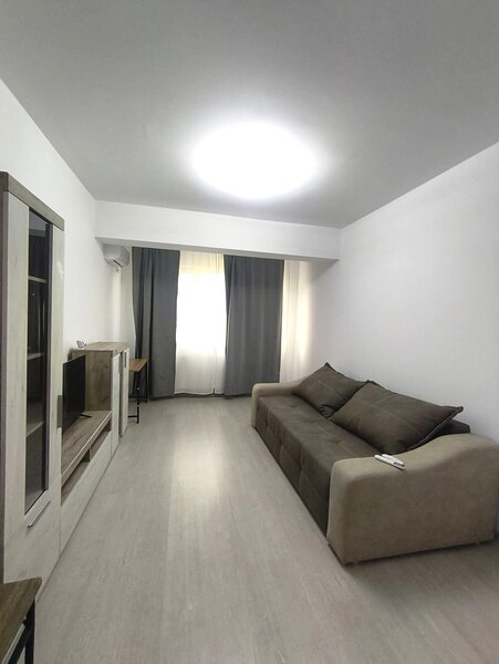 Postalionului, Berceni, garsoniera, loc parcare inclus, 370 EUR.