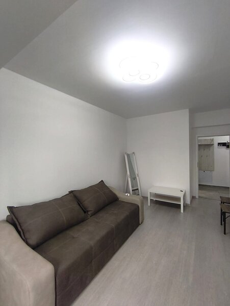 Postalionului, Berceni, garsoniera, loc parcare inclus, 370 EUR.