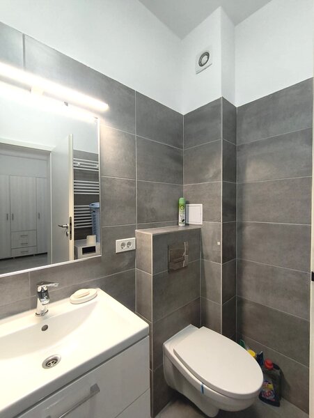 Postalionului, Berceni, garsoniera, loc parcare inclus, 370 EUR.